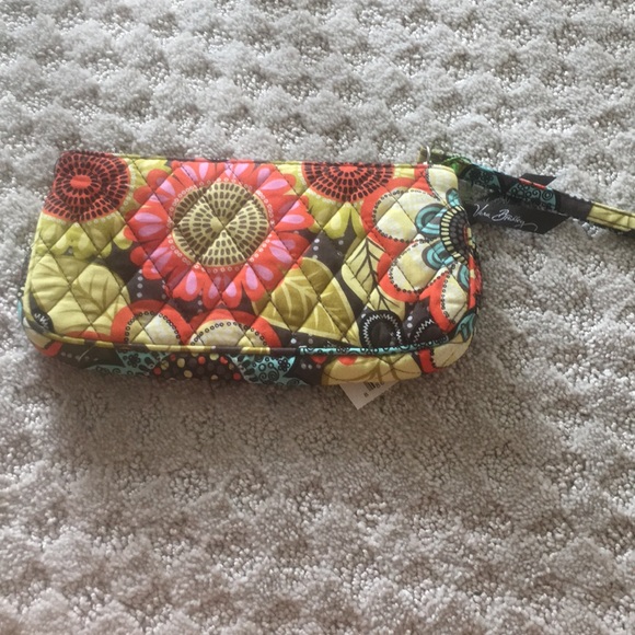 Vera Bradley clutch/ wristlet - Picture 2 of 4